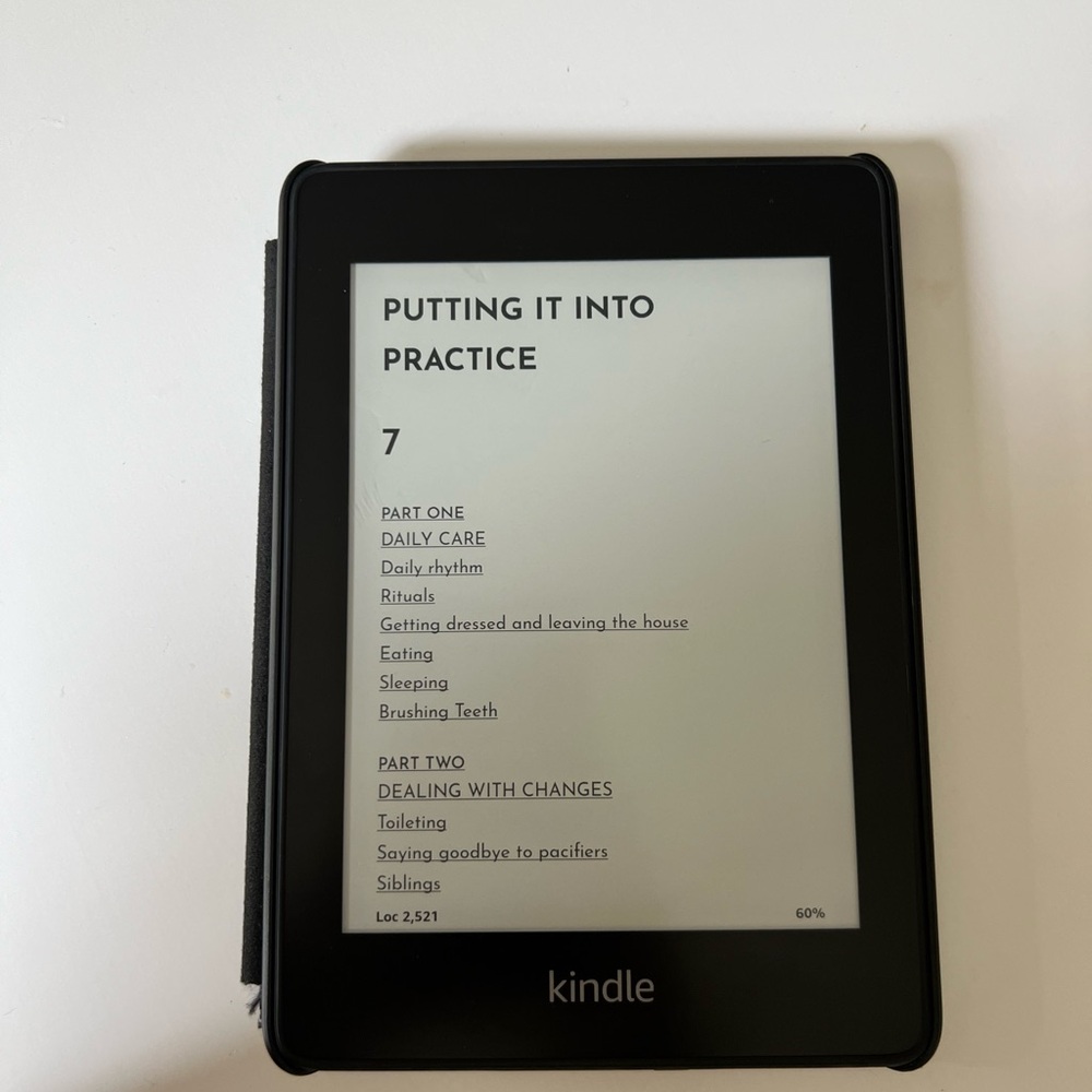 Kindle Paperwhite 10th Generation (+ case)
